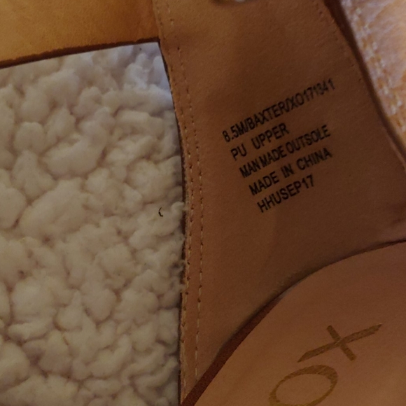 Tan heels - Picture 2 of 2